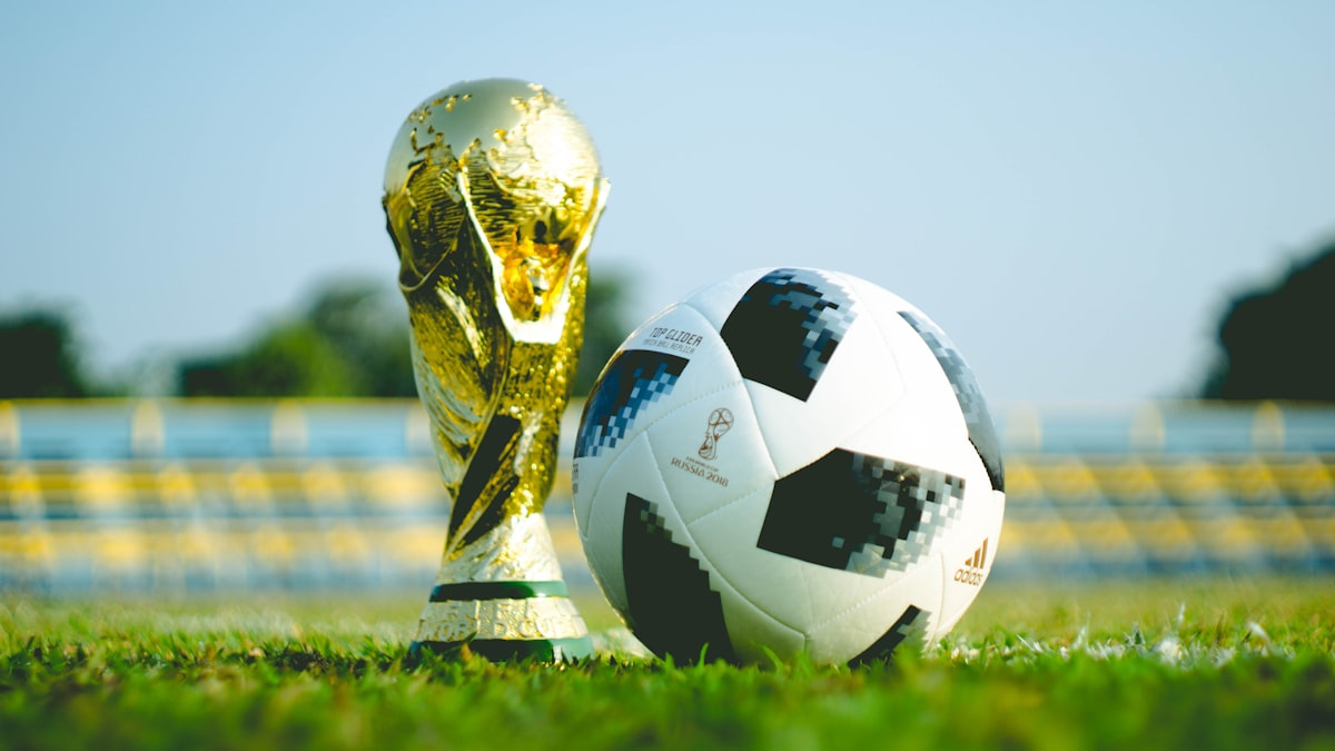 As noites europeias voltam a encher os estadios portugueses de sonho e de nervosismo.
